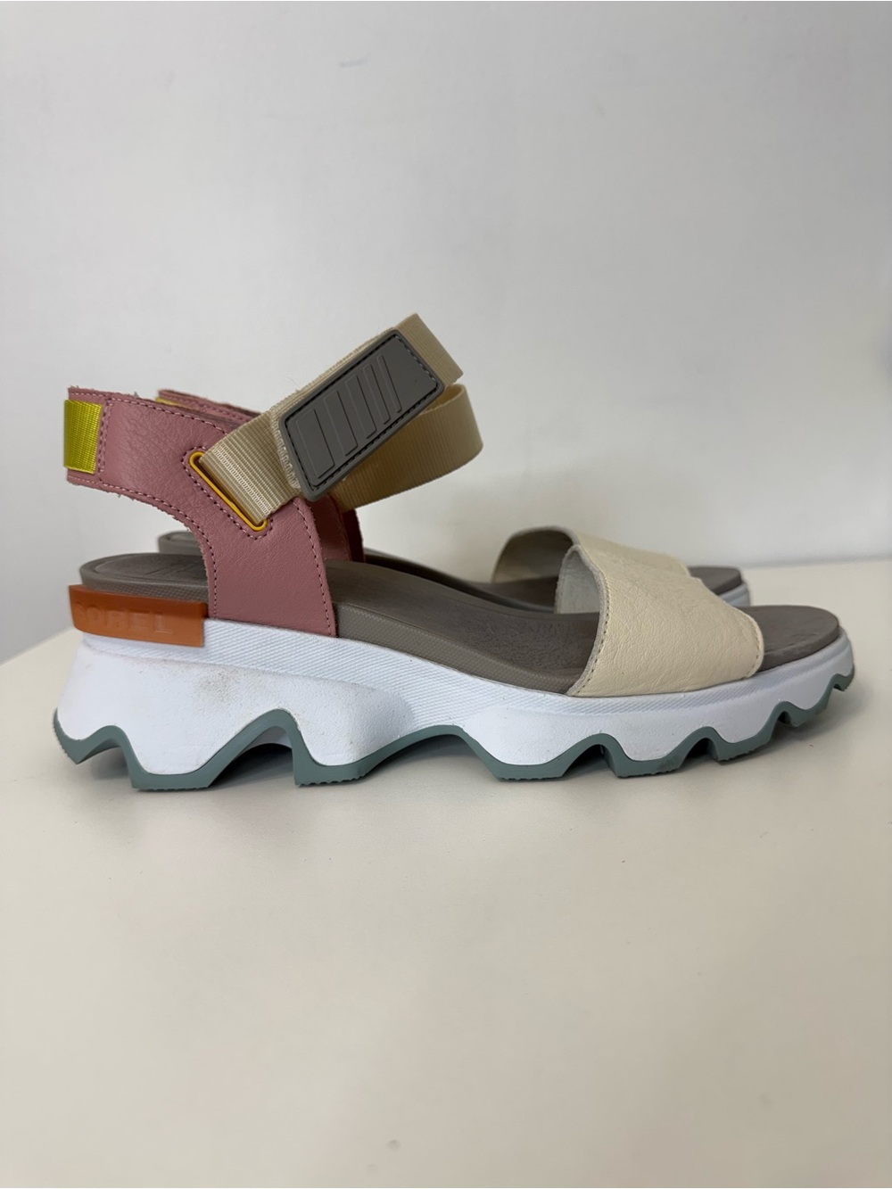 Sorel Kinetic Strap Chunky Platform Sandal Chalk Pink Leather Size 10 NL3567-191